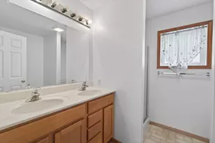 2897 Mark Twain Dr, Chaska, MN 55318 - Photo 19