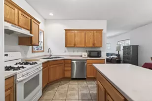 2897 Mark Twain Dr, Chaska, MN 55318 - Photo 3