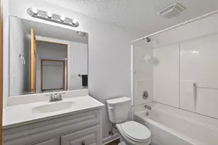 2897 Mark Twain Dr, Chaska, MN 55318 - Photo 31