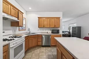 2897 Mark Twain Dr, Chaska, MN 55318 - Photo 3
