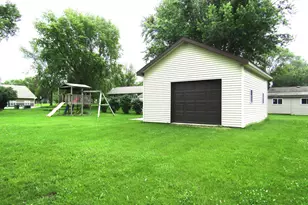 1333 Walnut St, Dawson, MN 56232 - Photo 3