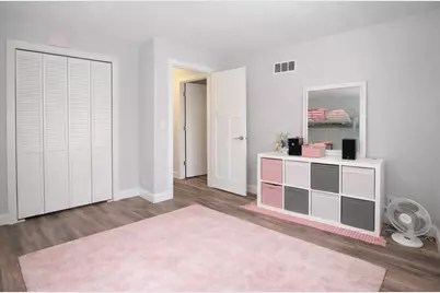 1042 E Circle Drive, Wayzata, MN 55391 - Photo 9