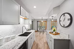 11115 Vessey Cir, Bloomington, MN 55437 - Photo 9