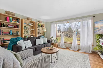 1067 Iowa Avenue W, Saint Paul, MN 55117 - Photo 5