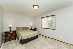 5301 Castleview Dr NW, Rochester, MN 55901 - Photo 13