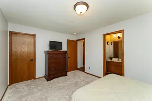 5301 Castleview Dr NW, Rochester, MN 55901 - Photo 15