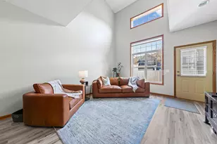 472 Hickory Ln N, Oakdale, MN 55128 - Photo 5