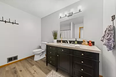 472 Hickory Lane N, Oakdale, MN 55128 - Photo 21