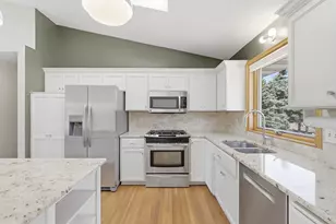 10549 Kentucky Ave S, Bloomington, MN 55438 - Photo 17