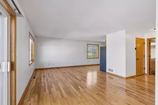 1587 County Rd D E, Maplewood, MN 55109 - Photo 7