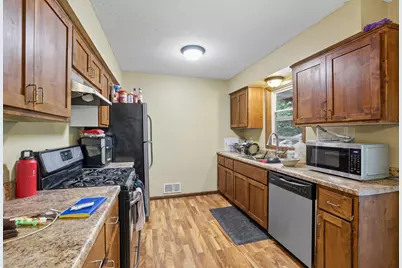 6456 Edgewood Avenue N, Brooklyn Park, MN 55428 - Photo 5