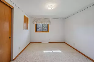 2526 Bittersweet Ln, Maplewood, MN 55109 - Photo 13
