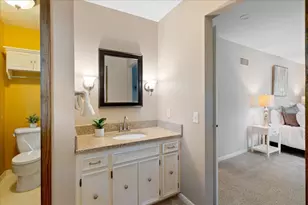 8017 Tierneys Woods Curv, Bloomington, MN 55438 - Photo 23