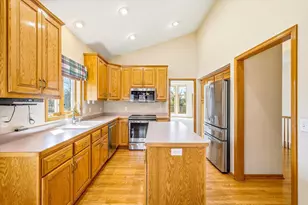 18045 39th Pl N, Plymouth, MN 55446 - Photo 7