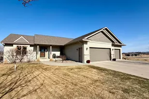 105 Hillwood Dr, Lake City, MN 55041 - Photo 1