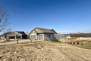 105 Hillwood Dr, Lake City, MN 55041 - Photo 3