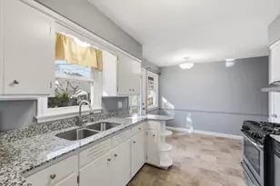 1605 W 72nd St, Richfield, MN 55423 - Photo 11