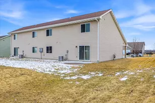 405 E Cheyenne St, Roberts, WI 54023 - Photo 33