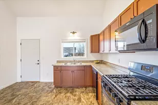 405 E Cheyenne St, Roberts, WI 54023 - Photo 9