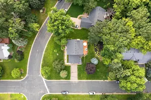 1389 Camelback Dr, Eagan, MN 55123 - Photo 5