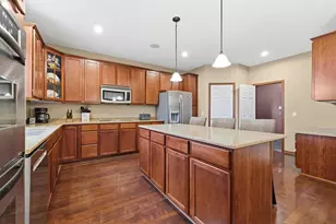 2061 Winterberry Ln, Shakopee, MN 55379 - Photo 7