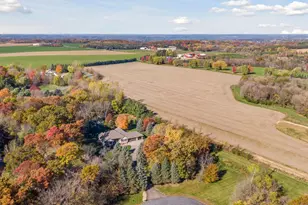 582 Country Oaks Ln, River Falls, WI 54022 - Photo 3