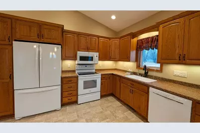 2033 Park Avenue, Montevideo, MN 56265 - Photo 13