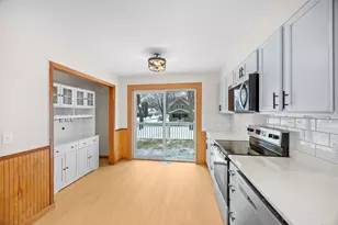 540 Brown St SW, Hutchinson, MN 55350 - Photo 7