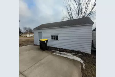 824 Collins Avenue, Windom, MN 56101 - Photo 7
