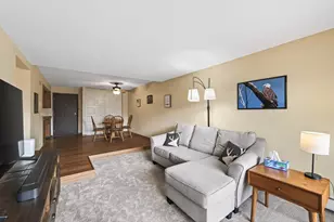 1601 N Innsbruck Dr, Fridley, MN 55432 - Photo 9