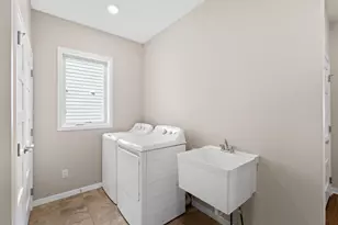 1639 Hadley Creek Dr NE, Rochester, MN 55906 - Photo 15