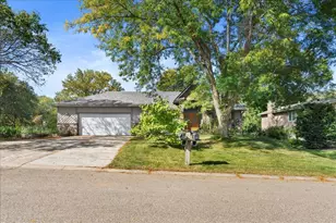 479 Mary St S, Maplewood, MN 55119 - Photo 3