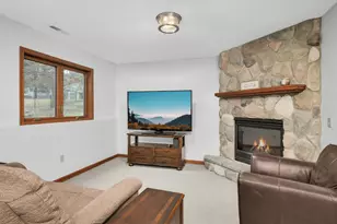 3195 Red Oak Dr, Eagan, MN 55121 - Photo 7