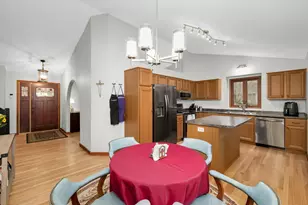 3195 Red Oak Dr, Eagan, MN 55121 - Photo 3