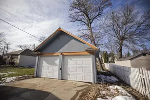 405 E 3rd St, Morris, MN 56267 - Photo 7