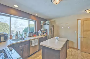 203 Wyandotte Rd, Hoyt Lakes, MN 55750 - Photo 9
