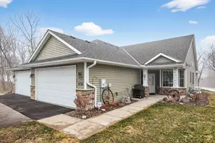 343 Sophia Ave E, Maplewood, MN 55117 - Photo 1