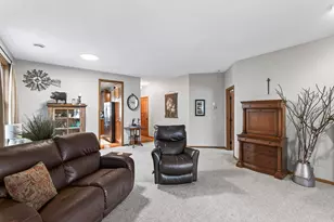 343 Sophia Ave E, Maplewood, MN 55117 - Photo 7