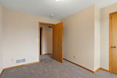 1613 County Road D E #L, Maplewood, MN 55109 - Photo 7