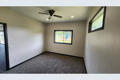 901 7th Ave SW, Pipestone, MN 56164 - Photo 17