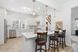 546 Ashland Ave, Saint Paul, MN 55102 - Photo 1