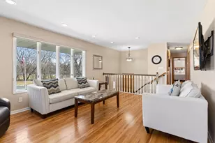 2555 Aladdin St, Roseville, MN 55113 - Photo 9