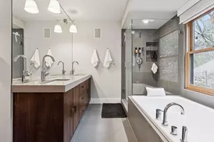 747 Kenwood Pkwy, Minneapolis, MN 55403 - Photo 31