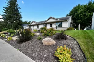 1055 S Main St, Zumbrota, MN 55992 - Photo 3