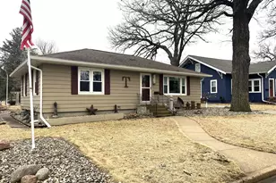 1323 Oak Beach Dr, Fairmont, MN 56031 - Photo 1