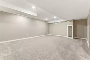 301 E 40th St, Minneapolis, MN 55409 - Photo 27