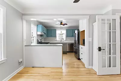 301 E 40th Street, Minneapolis, MN 55409 - Photo 9