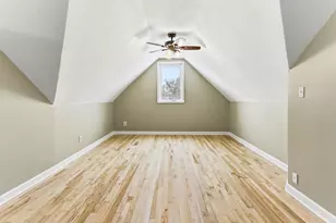 301 E 40th St, Minneapolis, MN 55409 - Photo 21