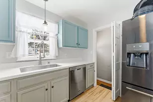 301 E 40th St, Minneapolis, MN 55409 - Photo 11