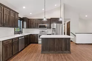 471 Coyote Way, New Richmond, WI 54017 - Photo 3